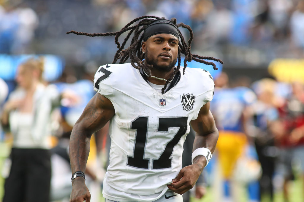 Top 10 Hottest Football Players 2024 You Need to Know