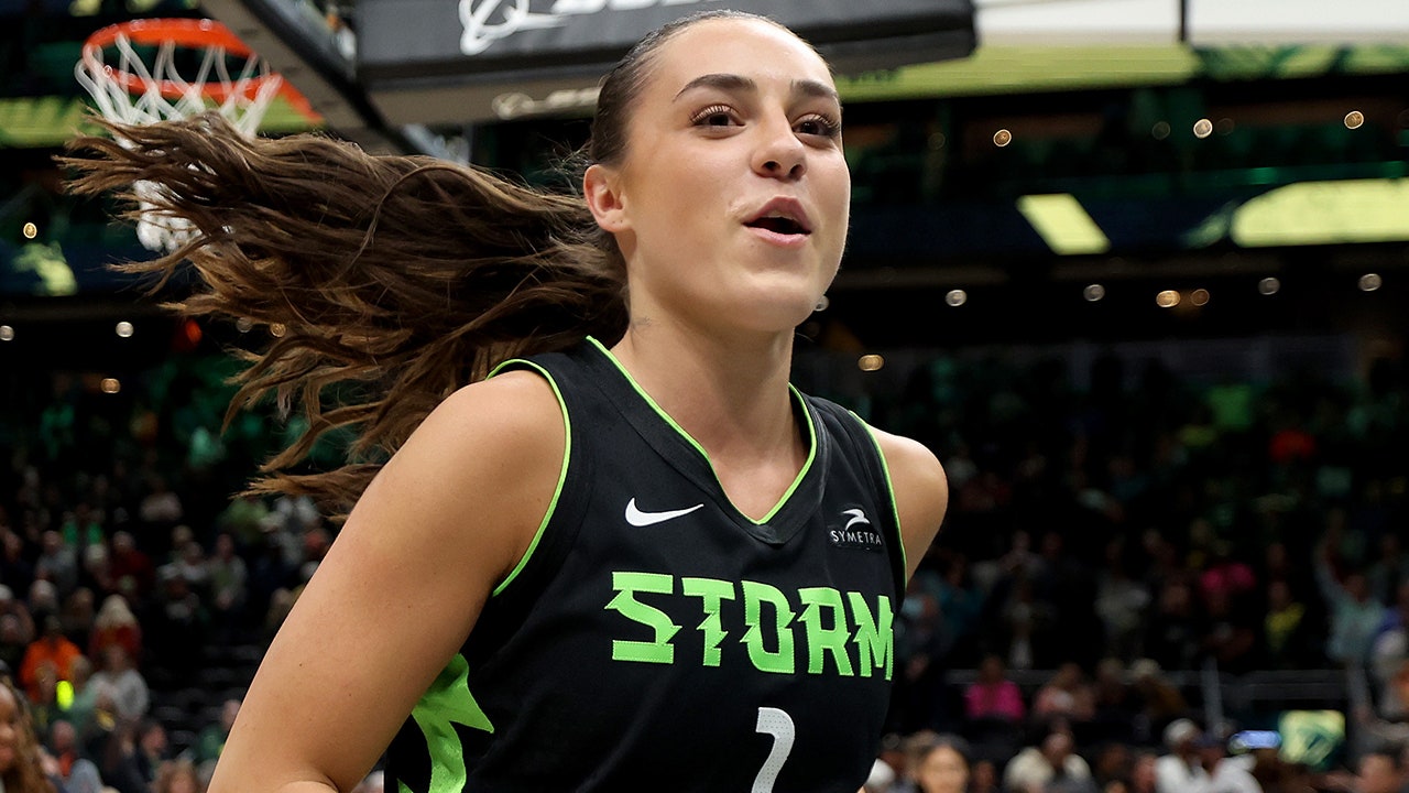 Nika Mühl Stuns Fans with Bold Pregame Outfit Choice
