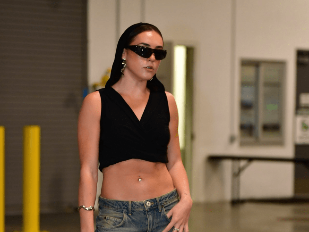 Nika Mühl Stuns Fans with Bold Pregame Outfit Choice