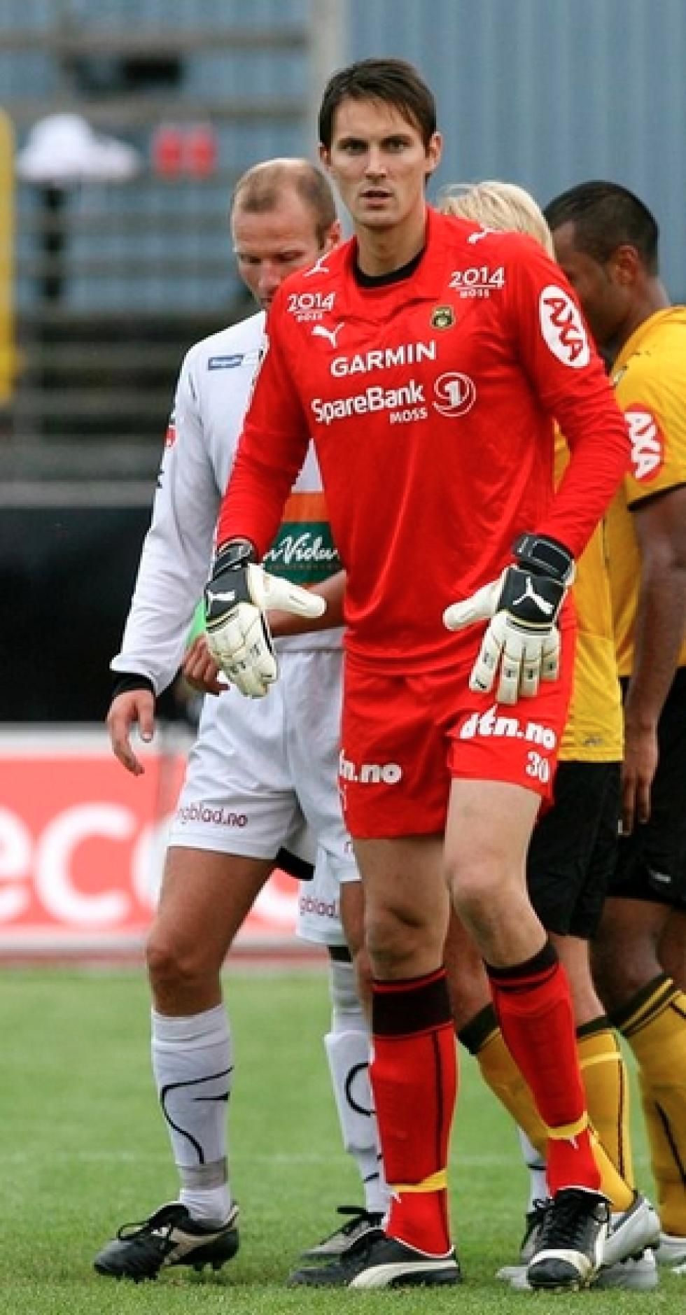 Tallest Soccer Player of All Time: Is Their Height an Unfair Advantage on the Field?