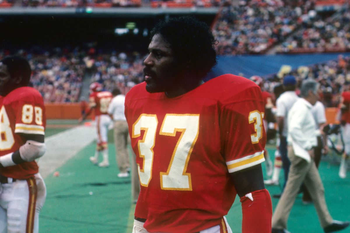 Remembering Kansas City Chiefs Past Running Backs: A Look Back
